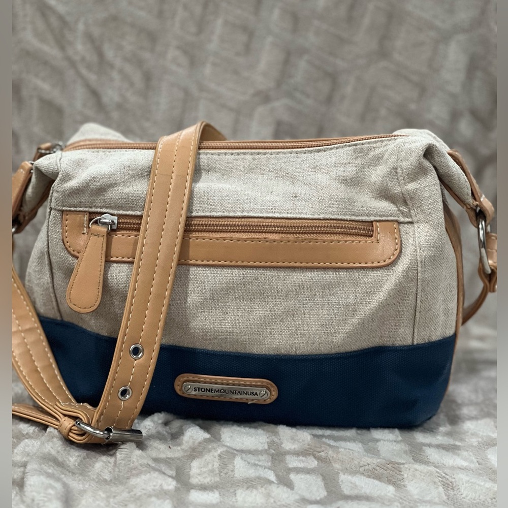 NWOT Stone Mountain USA Canvas Spectator 2 Zip Hobo Leather Trim Blue Tan Purse